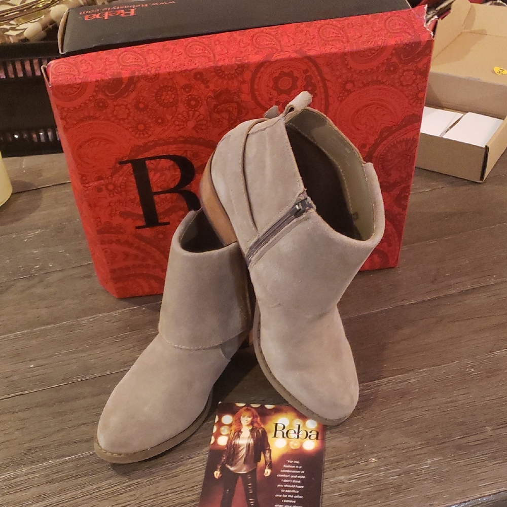 Reba Women's Gray Ankle Boots 8M